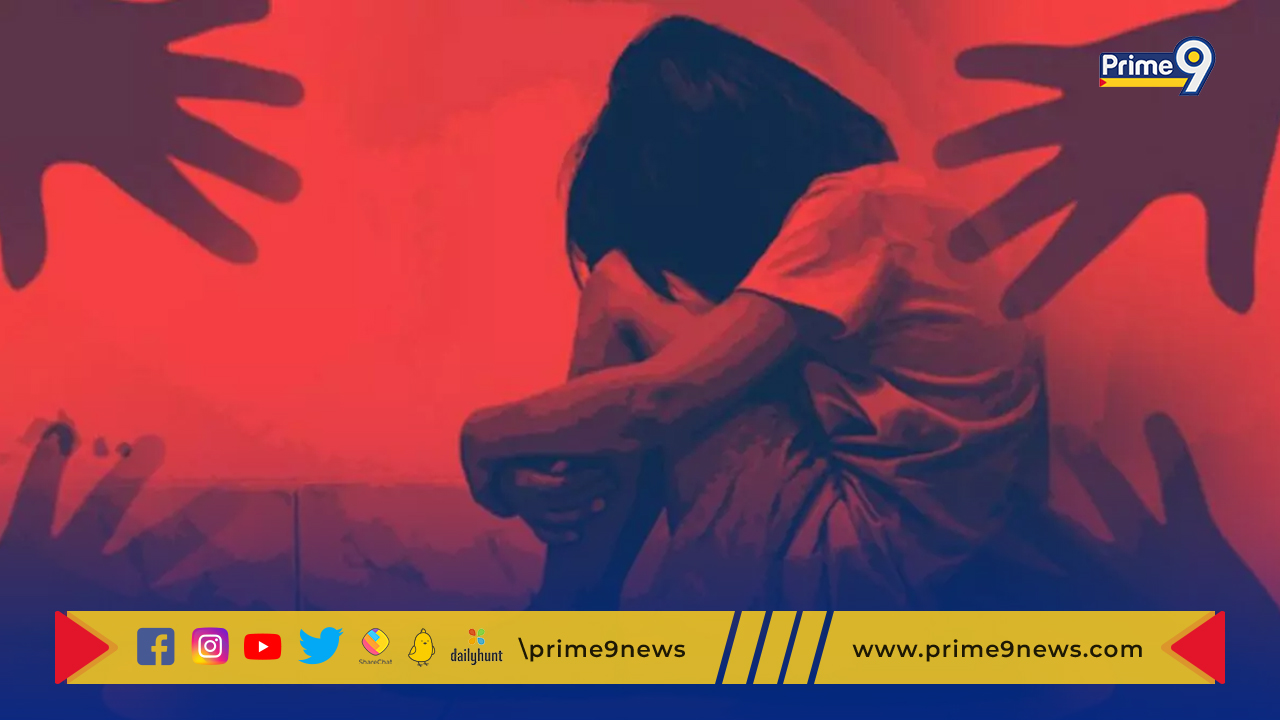 UP Crime News: దారుణం… రక్తం కారుతూ నగ్నంగా రోడ్డుపై పరుగెత్తిన మైనర్ బాలిక..!