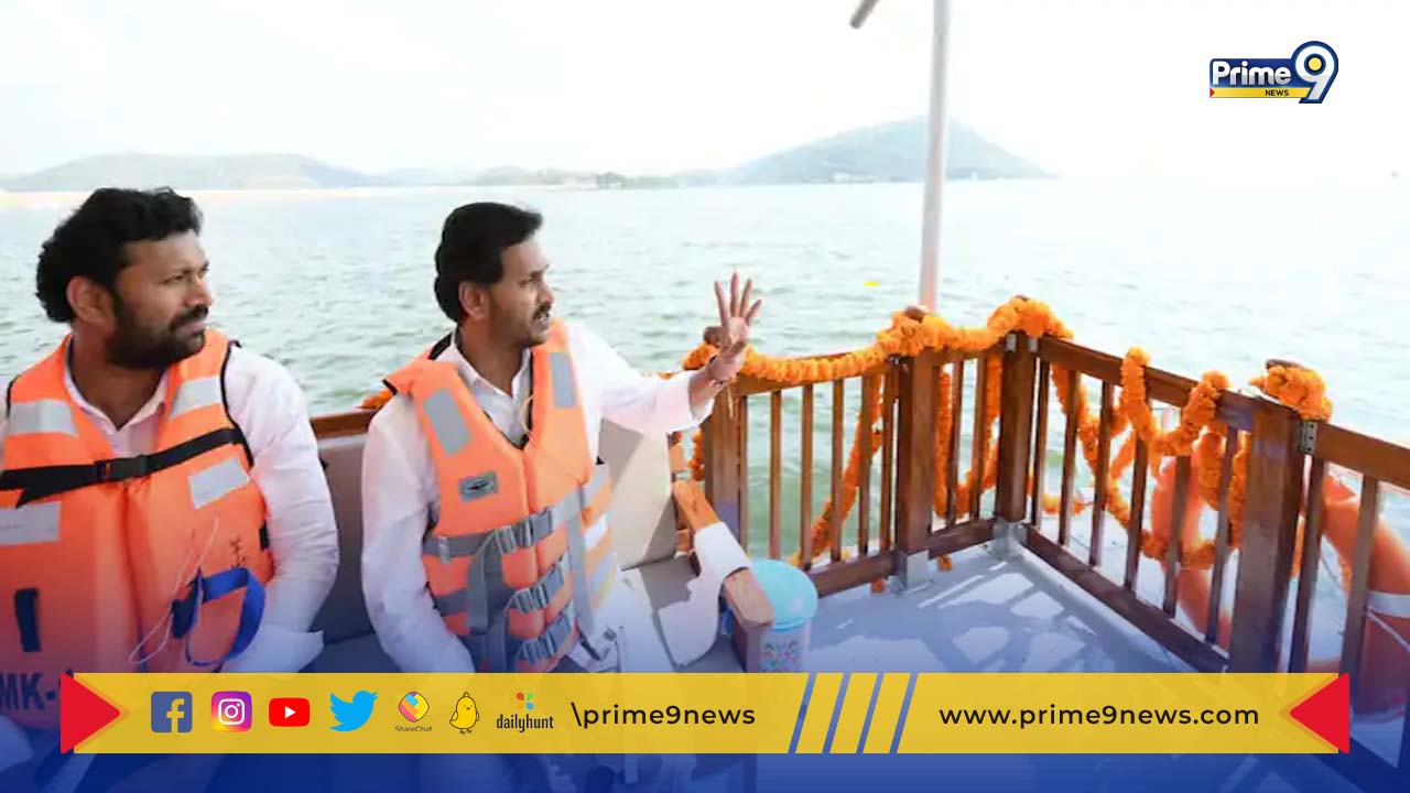 CM Jagan boating in Parnapalli reservoir : పార్నపల్లి రిజర్వాయర్ లో బోటింగ్ చేసిన  సీఎం జగన్