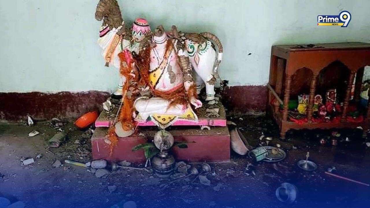 Bangladesh :   బంగ్లాదేశ్ లో 14  హిందూ దేవాల‌యాల‌పై దాడి..విగ్ర‌హాలు ధ్వంసం