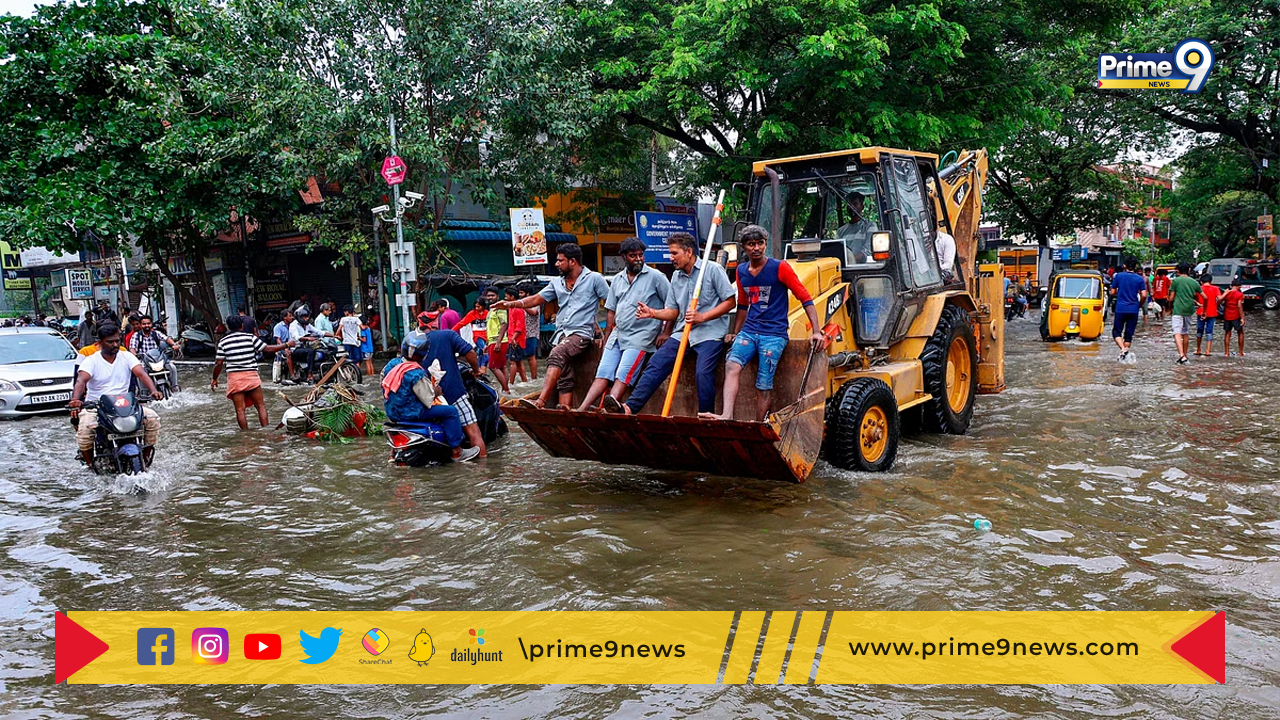 Chennai Floods: జలదిగ్బంధం..విద్యుత్ అంతరాయం.. చెన్నై వాసులను వీడని వరద కష్టాలు